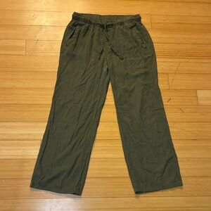 Women’s Relaxed Fit Olive Linen Pants